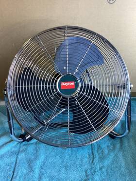 2ly91 Dayton Industrial Fan Free Standing 16 Inch In Excellent Condition