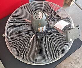 Mi0816r Global Industrial Oscillating Wall Mount Fan 30 Inch Diameter 1/3hp 8775cfm