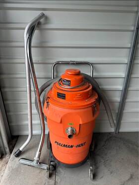 200900062a Pullman-holt Model 102 Hepa Vacuum